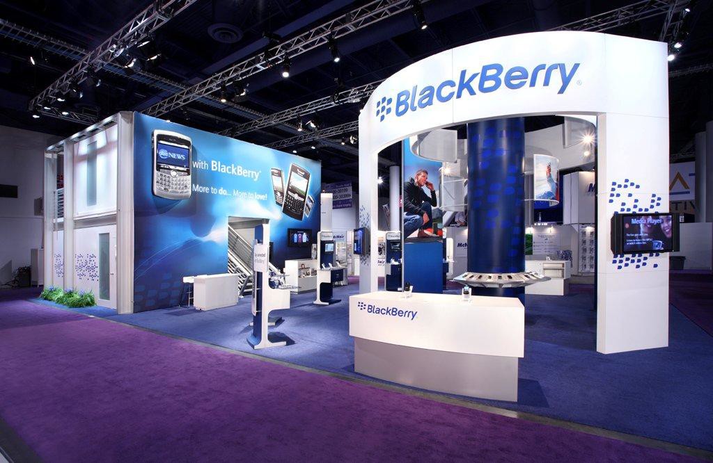 The mixture of spotlights, accent lights and ambient light in this trade show booth adds dimension to this Blackberry display.