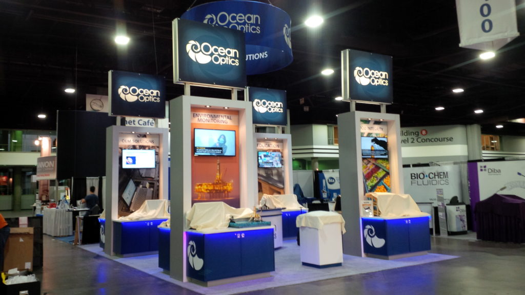 Ocean Optics hybrid trade show booth at PITTCON.